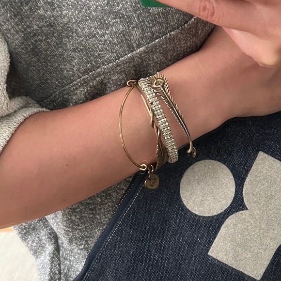 Stack of bracelets - Picture 7 of 7